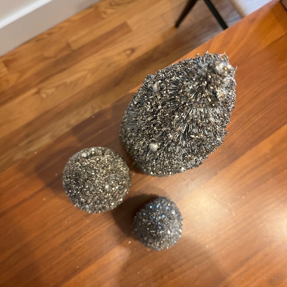 Vintage Silver Glitter Bottlebrush Tree Set of 3 - Picture 5 of 6